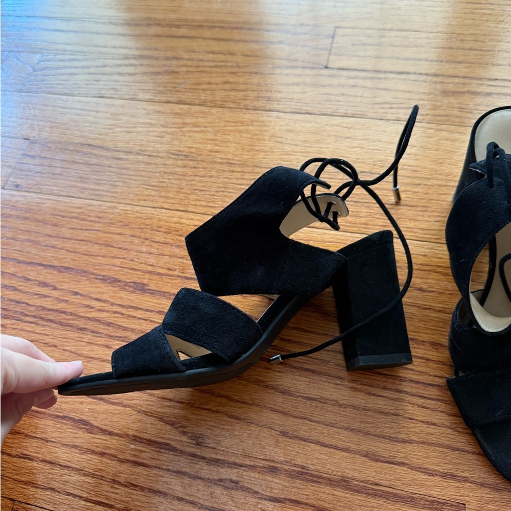 Franco Sarto Black Heeled Shoes Elegant Design